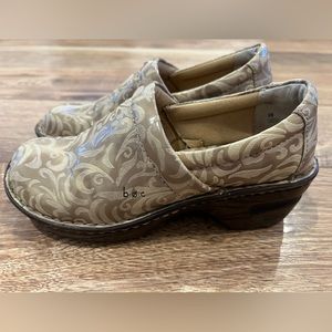 b.ø.c Born Concept Women’s Clogs Size 6 Tan